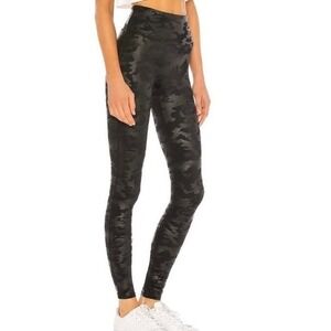 Spanx Faux Leather Camo Black Leggings Size Large‎